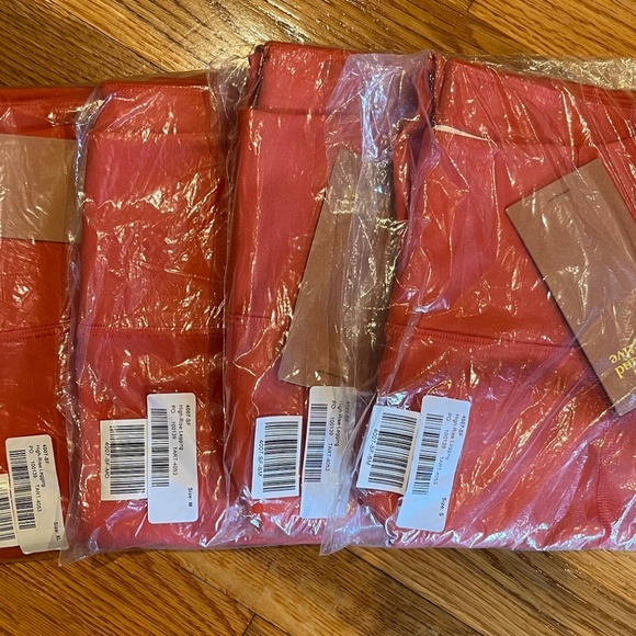 Girlfriend Collective 7/8 Compressive Legging in Tart - NWT - Picture 2 of 2